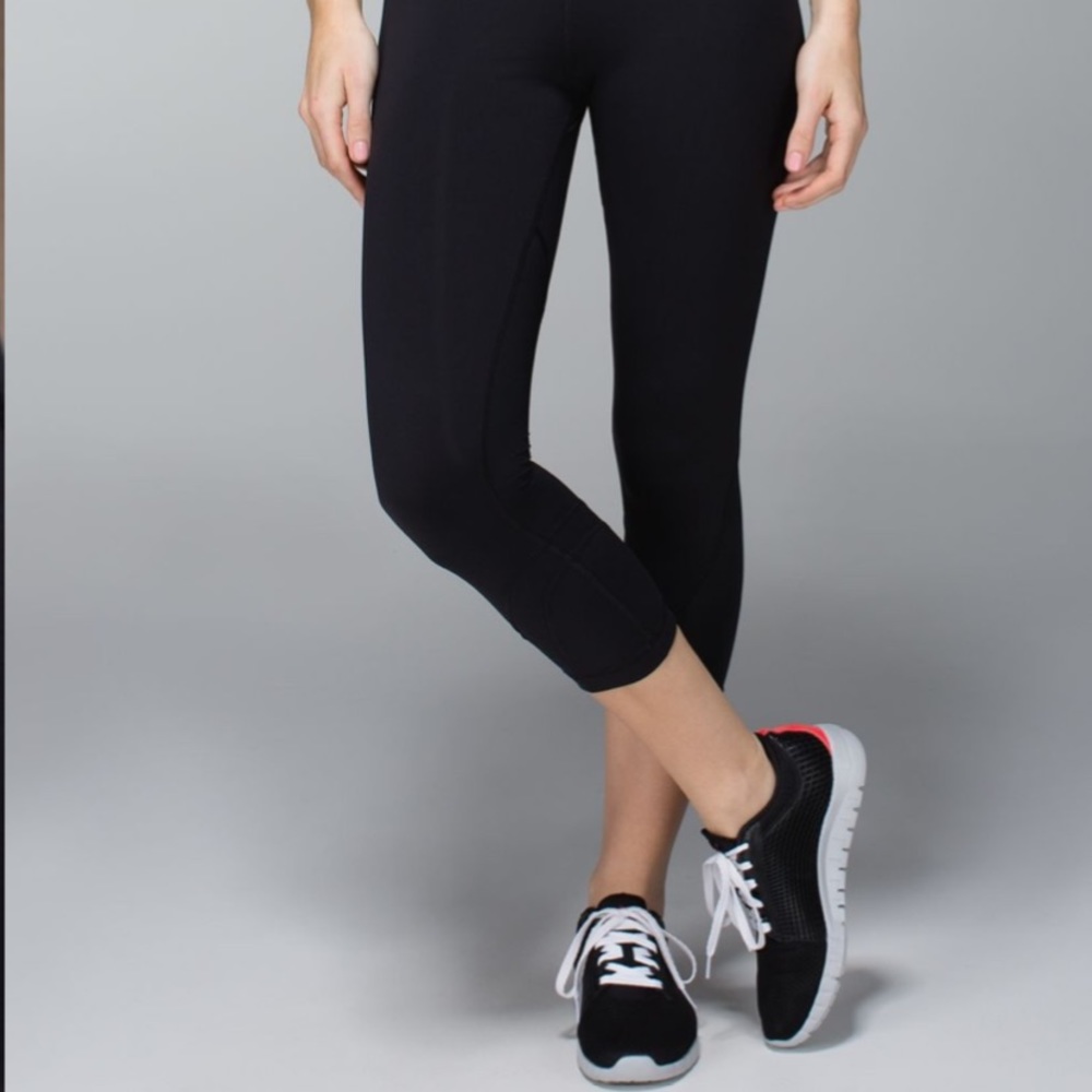 Lululemon Inspire II  crop Black legging  Size 4